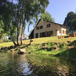  Hébergement de vacances Maison Lac De Pareloup -les Pieds Dans L'eau-